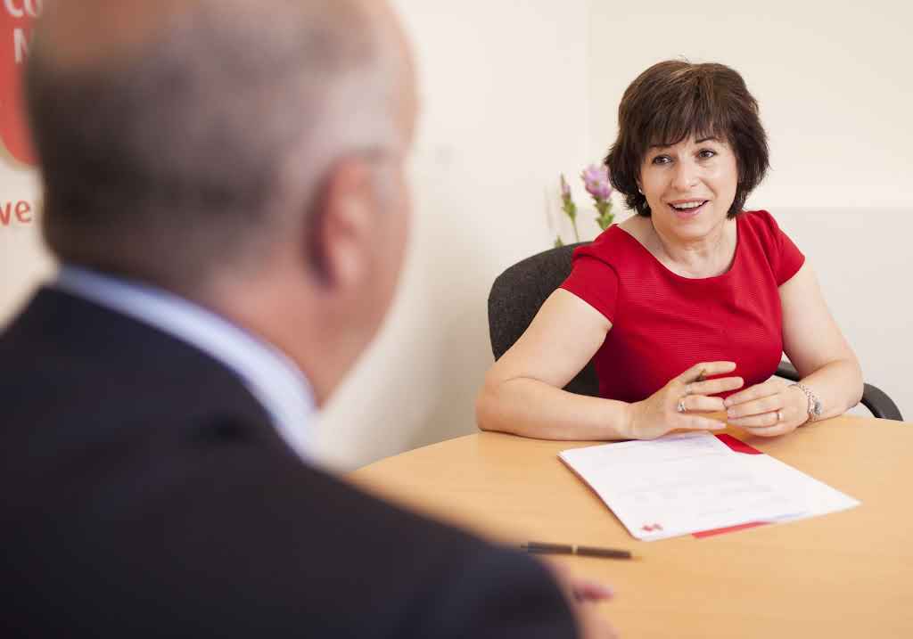 Cadre en entretien professionnel dans un contexte international lors d’un accompagnement d’outplacement